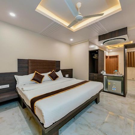 Hotel Aatithya Satkar Near Mahalaxmi Temple 콜라푸르 외부 사진