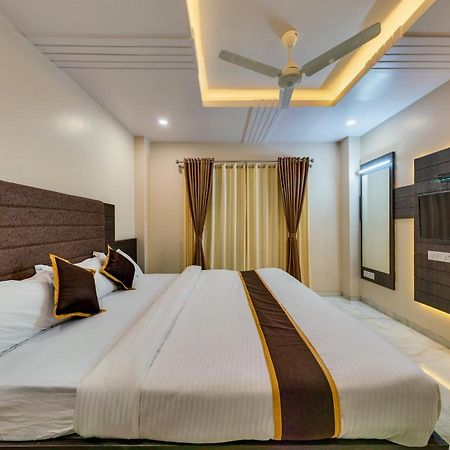 Hotel Aatithya Satkar Near Mahalaxmi Temple 콜라푸르 외부 사진