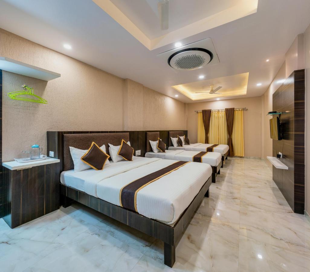 Hotel Aatithya Satkar Near Mahalaxmi Temple 콜라푸르 외부 사진
