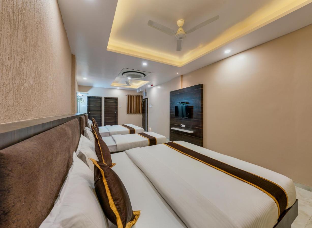 Hotel Aatithya Satkar Near Mahalaxmi Temple 콜라푸르 외부 사진