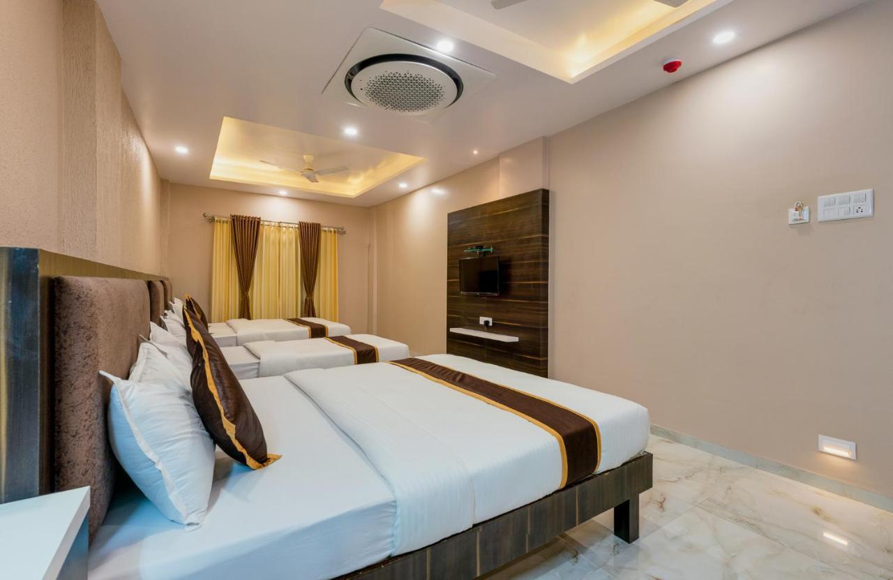 Hotel Aatithya Satkar Near Mahalaxmi Temple 콜라푸르 외부 사진