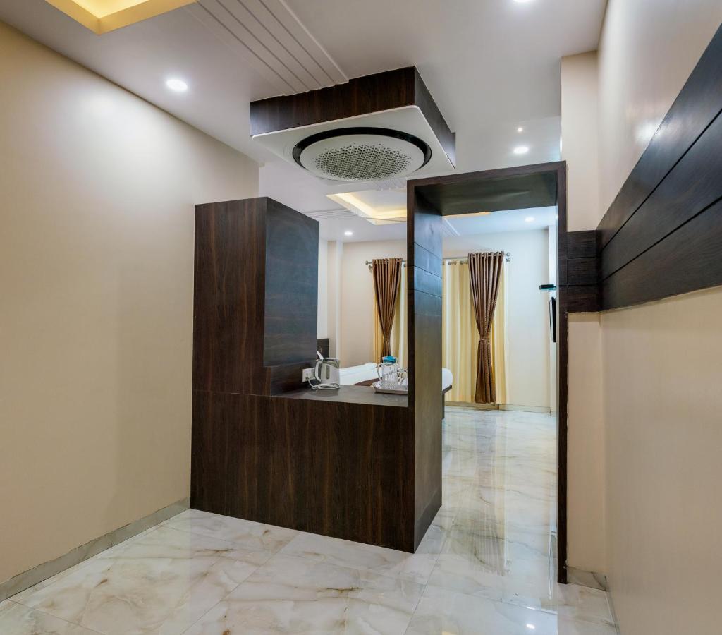 Hotel Aatithya Satkar Near Mahalaxmi Temple 콜라푸르 외부 사진