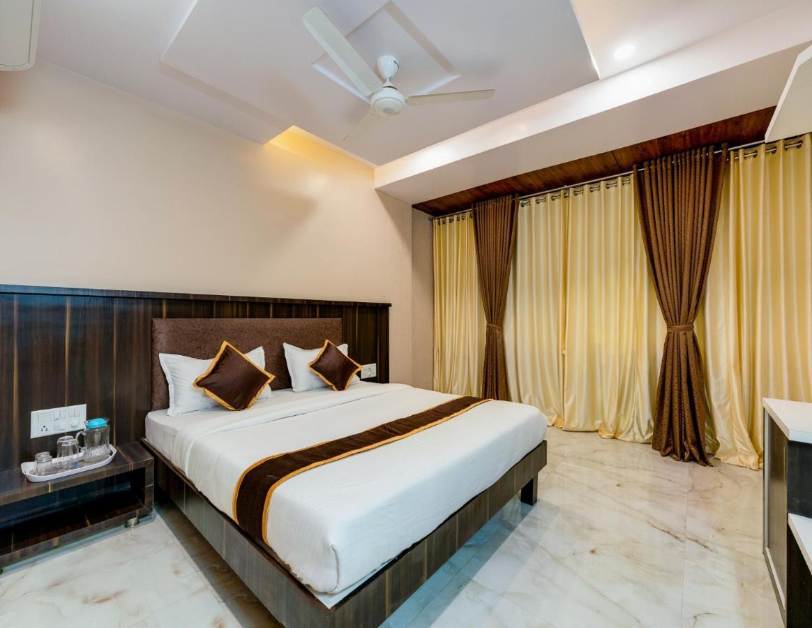 Hotel Aatithya Satkar Near Mahalaxmi Temple 콜라푸르 외부 사진